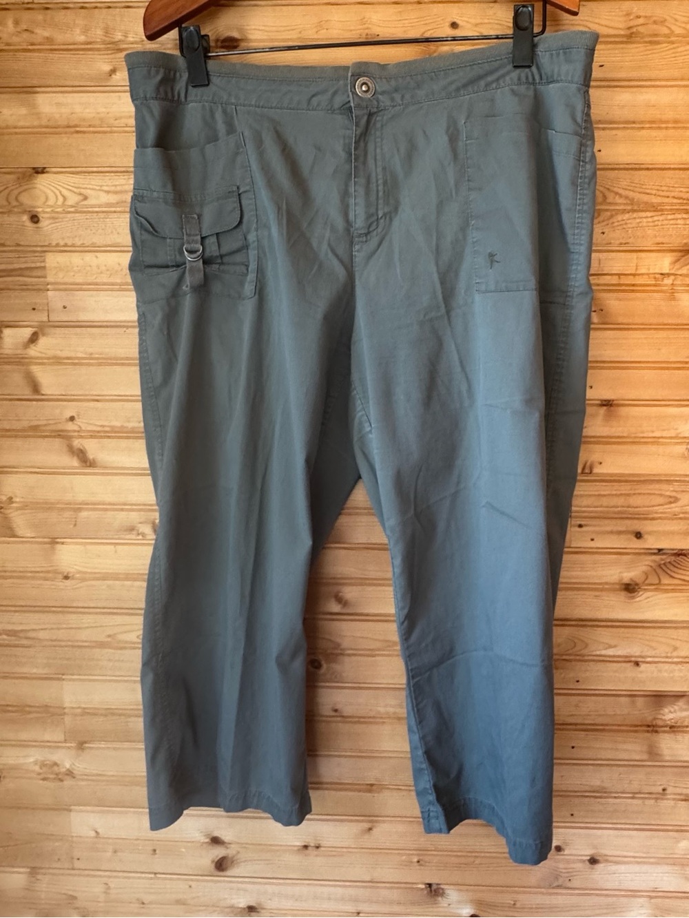Danskin Now Capri Cargo Olive XL Hiking Casual Athleisure Lightweight Crop